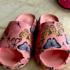 8 Butterflies 🦋 slides